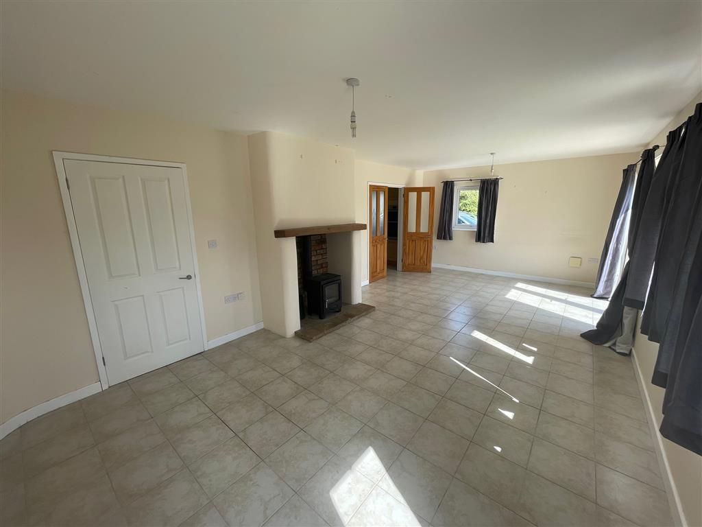 2 bed bungalow to rent in Foulsham Road, Hindolveston, Dereham NR20