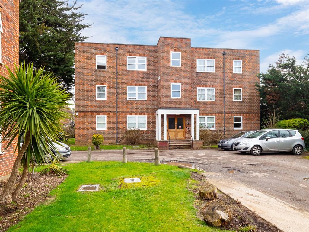 2 bed flat for sale in London Road, Cheam, Sutton SM3 Zoopla