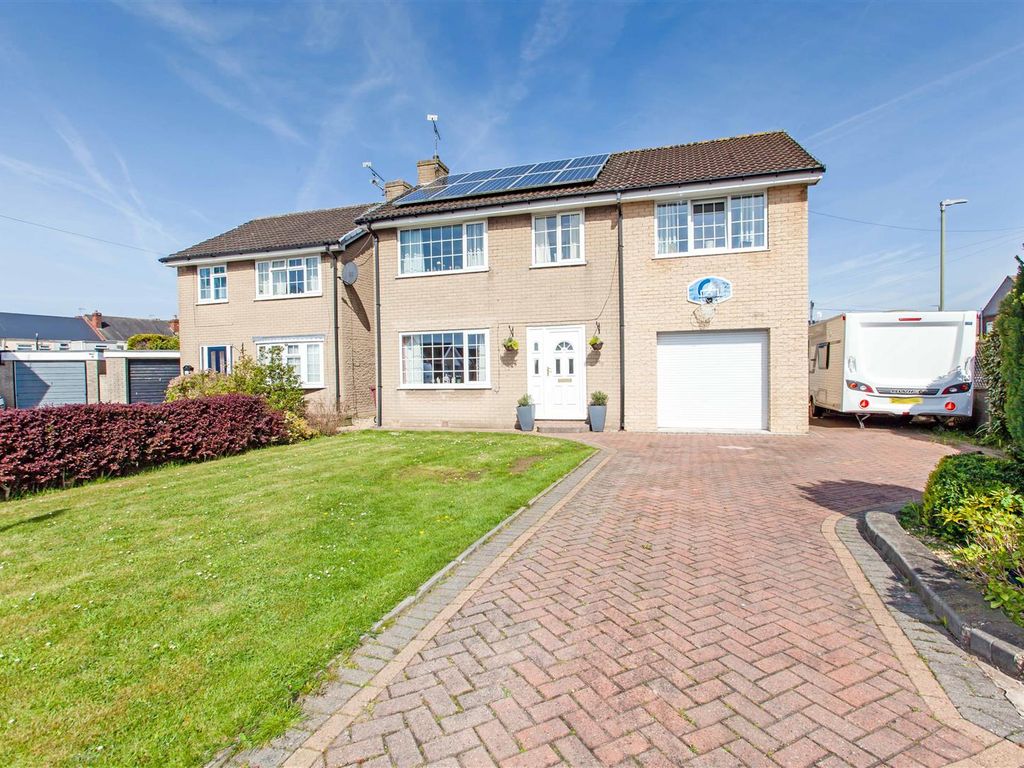4 bed detached house for sale in Romeley Crescent, Clowne, Chesterfield