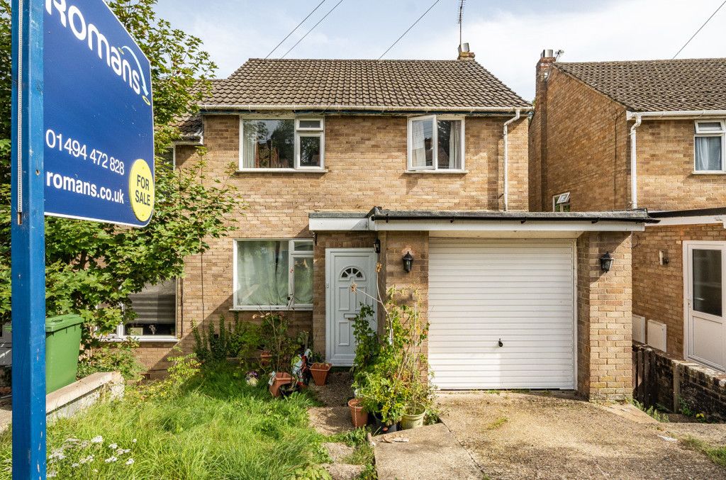 3 bed semidetached house for sale in Hepplewhite Close, High