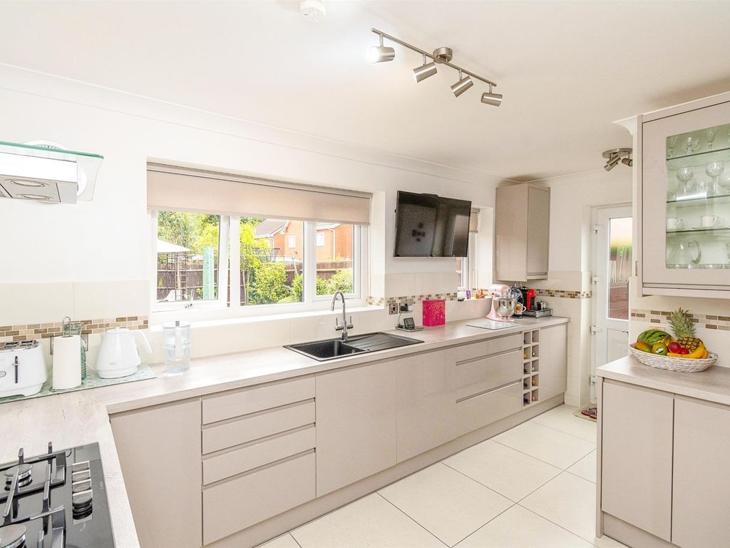 4 bed detached house for sale in St. Catharines Close, Walsall WS1 Zoopla