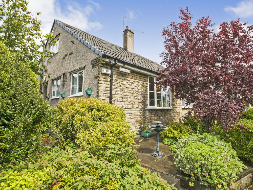 3 bed bungalow for sale in Long Lane, Wheatley, Halifax, West Yorkshire