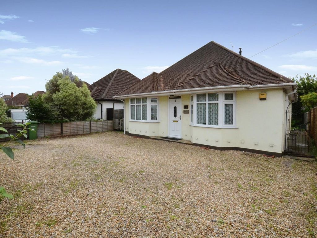 3 bed detached bungalow for sale in Fair Oak Road,