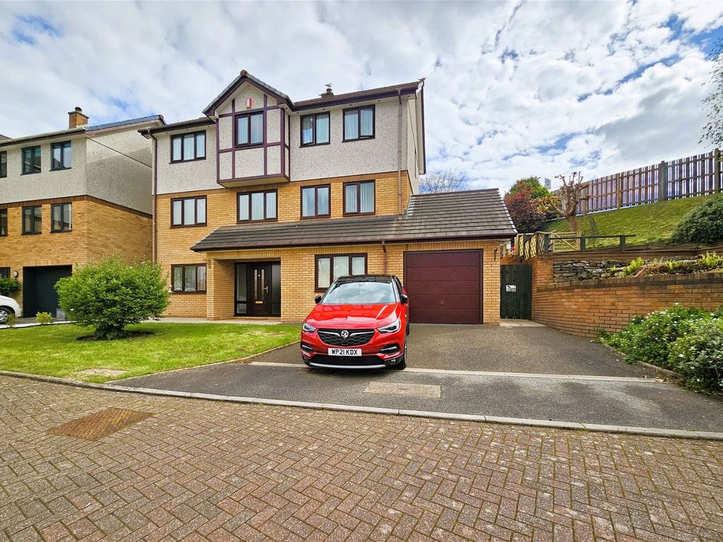 5 bed detached house for sale in Carey Court, Saltash PL12, £595,000