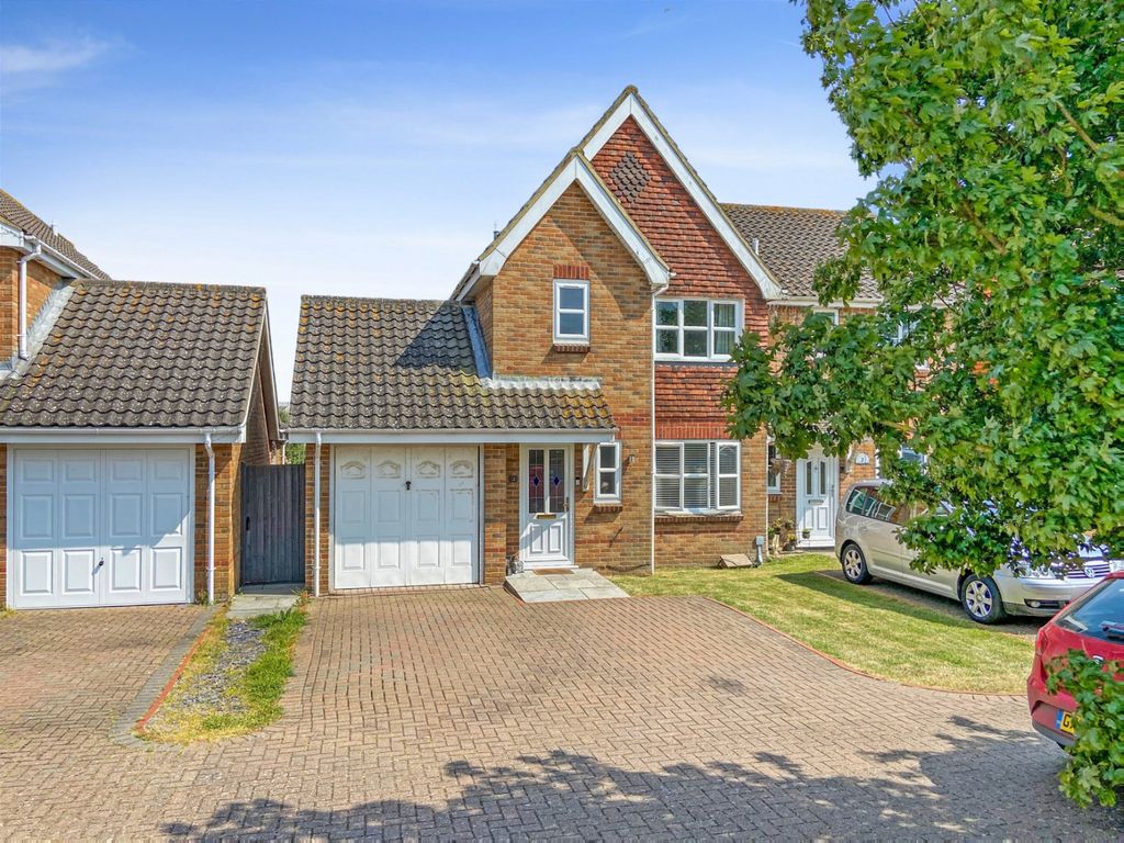 3 bed semidetached house for sale in Oakham Drive, Lydd, Romney Marsh