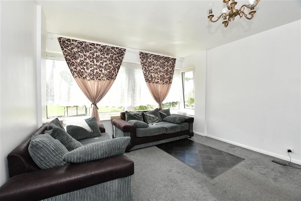 2 bed flat for sale in Love Lane, Woodford Green, Essex IG8, £340,000 Zoopla