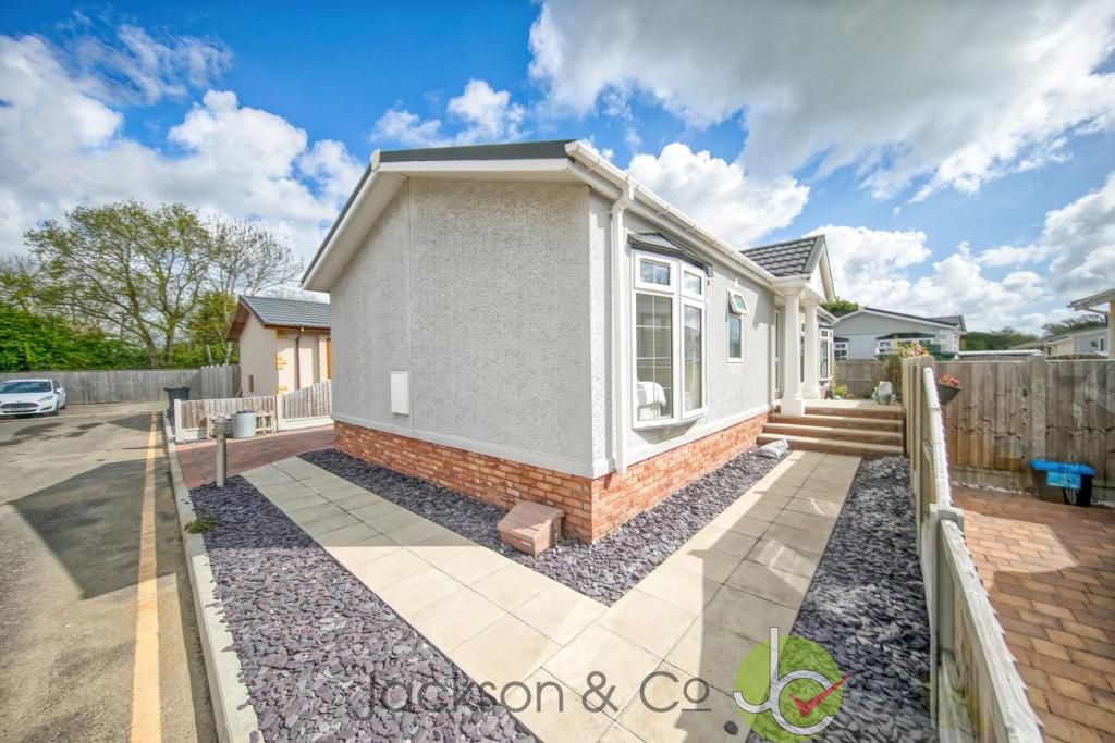 2 bed detached bungalow for sale in Clacton Road, Weeley, ClactonOnSea CO16 Zoopla