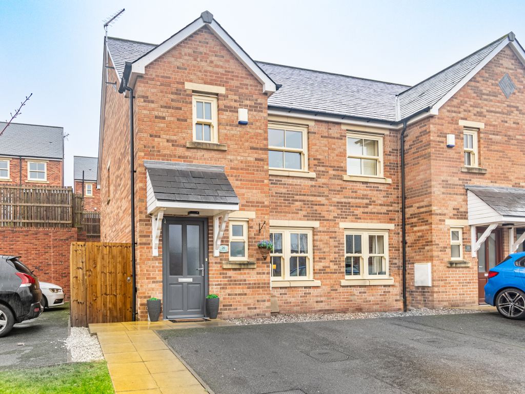 3 bed semidetached house for sale in Oak Park Drive, Leeds LS16, £