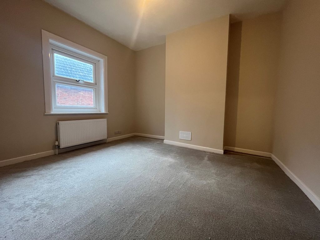 2 bed flat to rent in Sea Road, Bournemouth BH5, £1,150 pcm