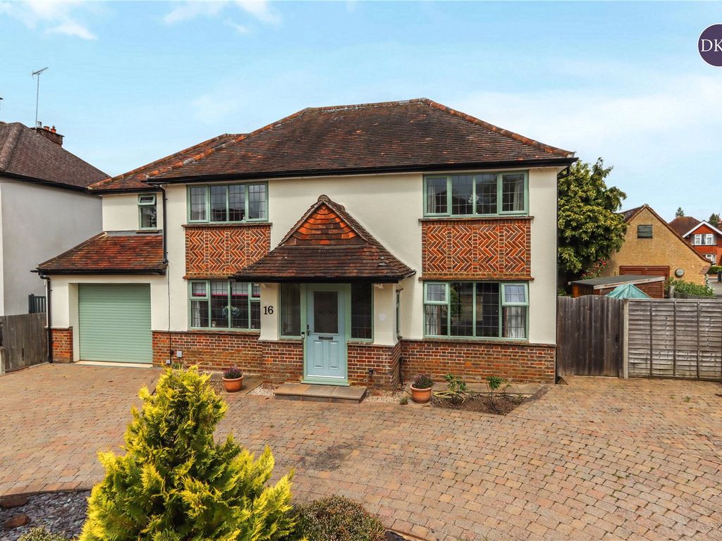 3 bed detached house for sale in Parkside Drive, Watford, Hertfordshire