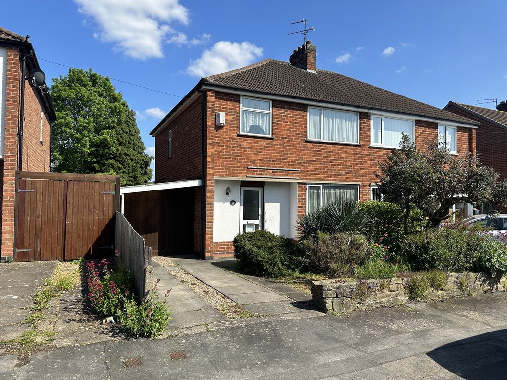 3 bed semidetached house for sale in South Avenue, Leicester Forest