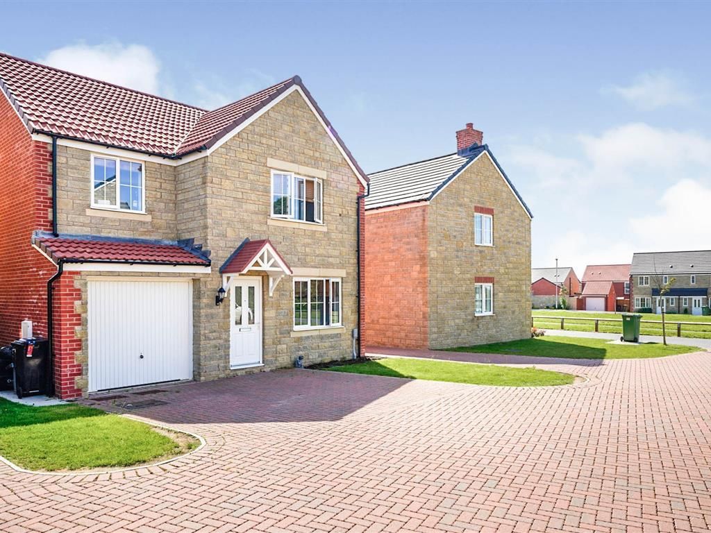 4 bed property to rent in Wrag View, Highworth, Swindon SN6, £2,000 pcm