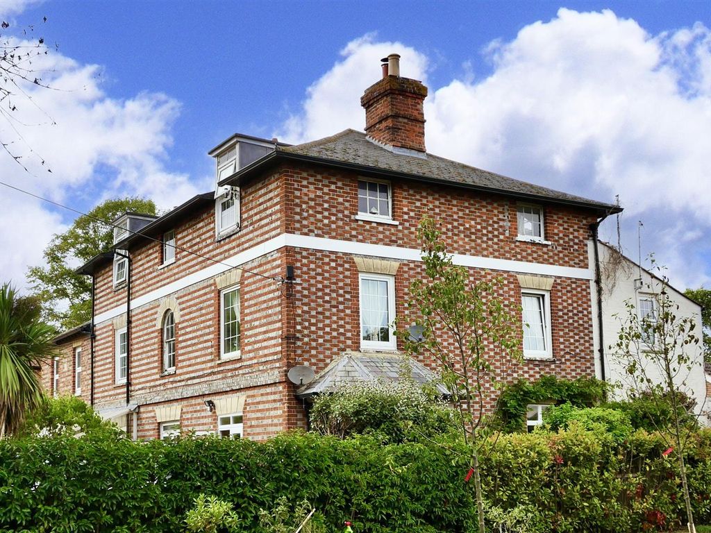 3 bed flat for sale in Thame Road, Warborough, Wallingford OX10, £