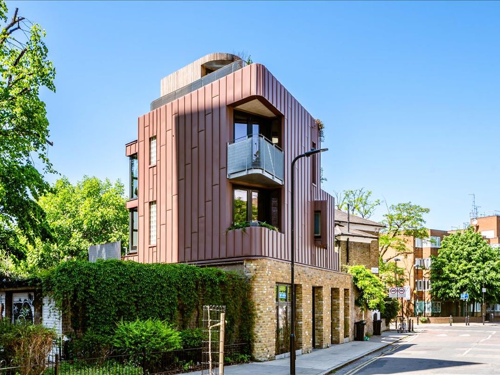 New home, 3 bed terraced house for sale in London Fields West Side