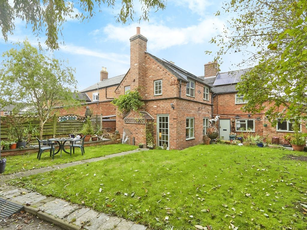 3 bed detached house for sale in Main Street, Hilton, Derby, Derbyshire
