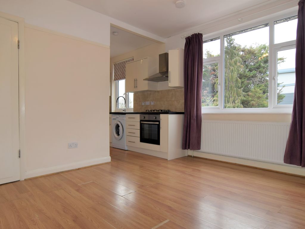 2 bed flat to rent in Hill Rise, Greenford, Middlesex UB6 Zoopla