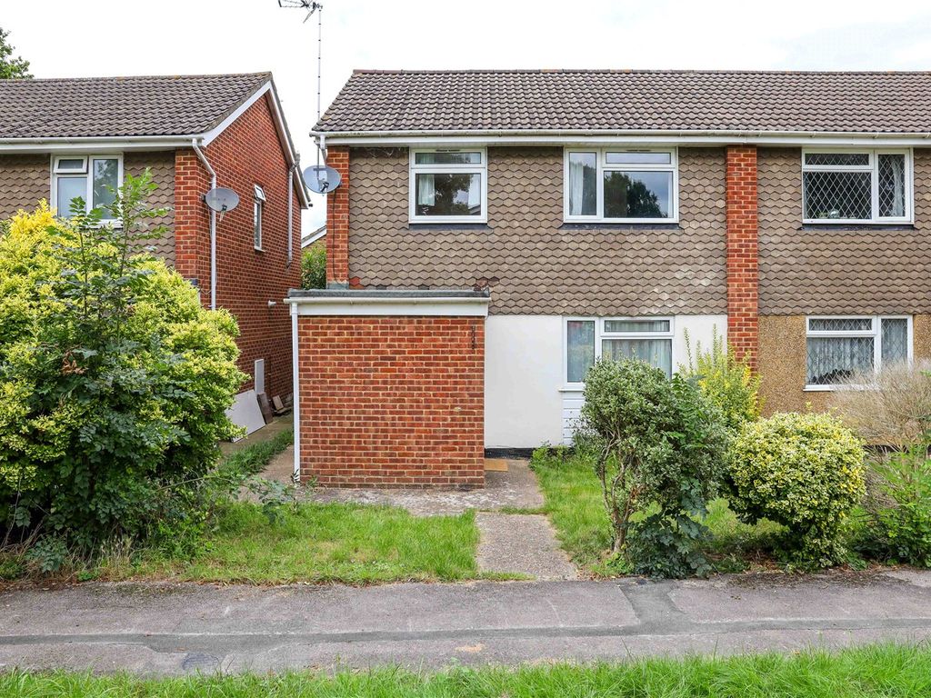 3 bed semidetached house to rent in Oakdale Walk, Woodley, Reading