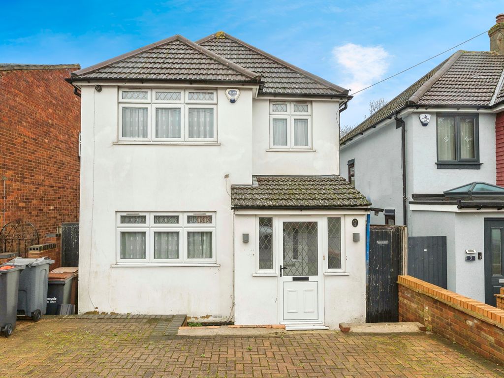 4 bed detached house for sale in Leicester Road, Luton, Bedfordshire