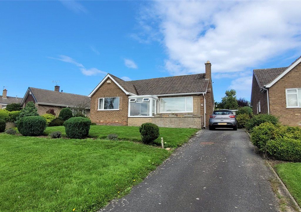 2 bed bungalow to rent in North Street, Scalby, Scarborough, North