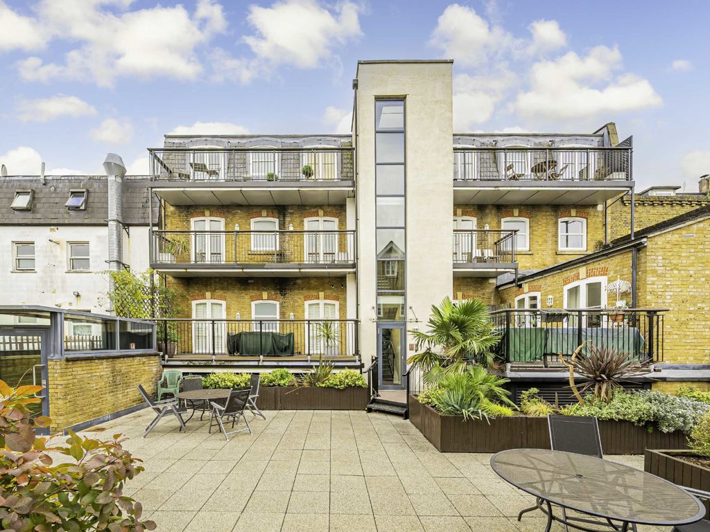 2 bed flat for sale in Feltham Avenue, East Molesey KT8, £539,950 Zoopla