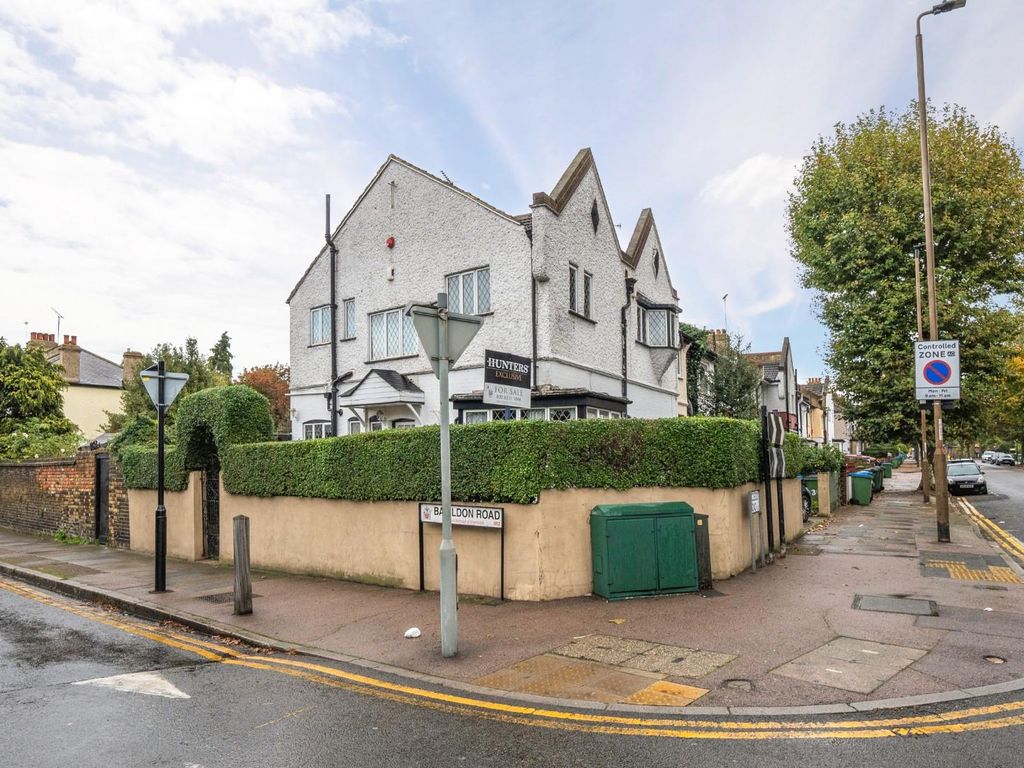 3 bed end terrace house for sale in Mcleod Road, London SE2, £700,000