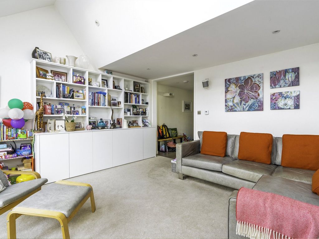 3 bed terraced house for sale in Mackenzie Road, London N7 Zoopla