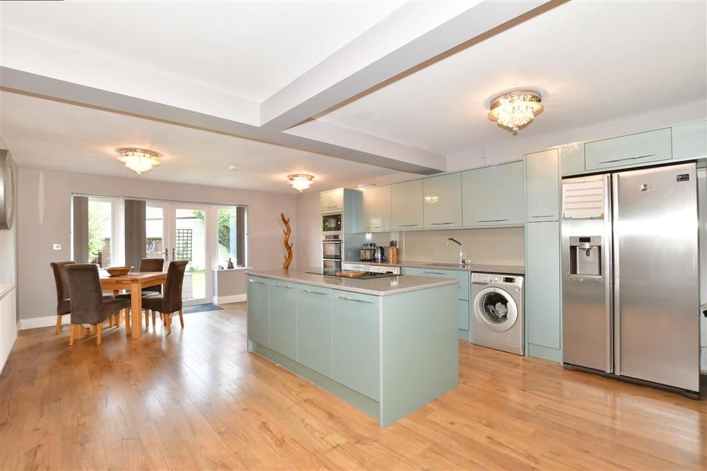 4 bed end terrace house for sale in Lewis Road, Emsworth, Hampshire