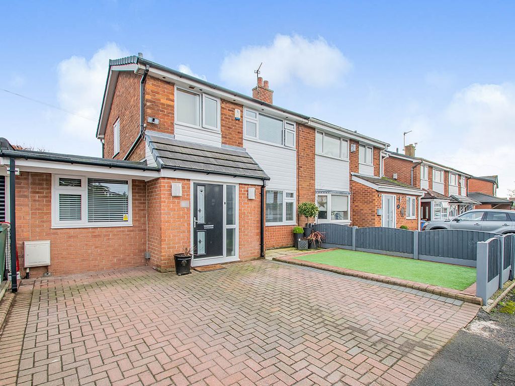 4 bed semidetached house for sale in Winchester Road, Radcliffe