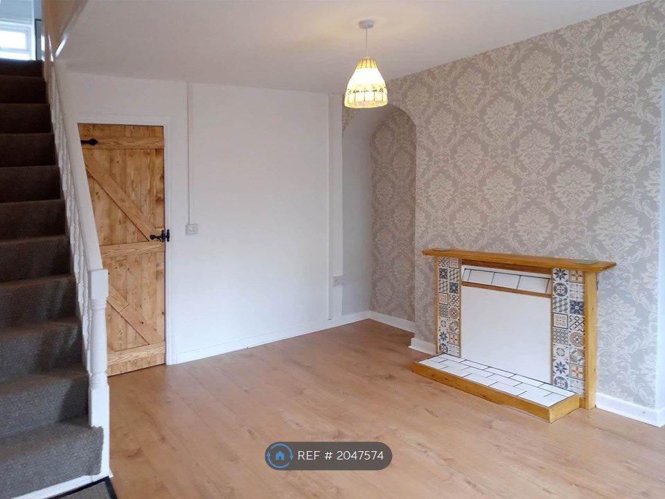 2 bed terraced house to rent in High Street, Caernarfon LL54, £675 pcm