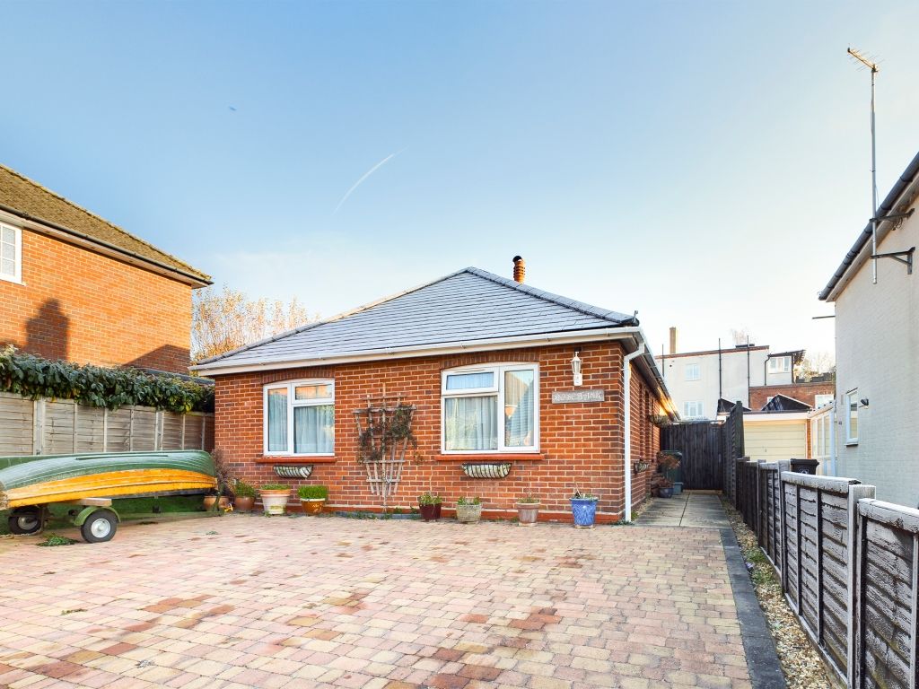 3 bed detached house to rent in Sherborne Road, South View, Basingstoke