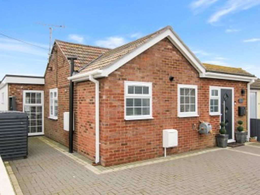 3 bed semidetached bungalow for sale in Pleasance Road North, Lydd On