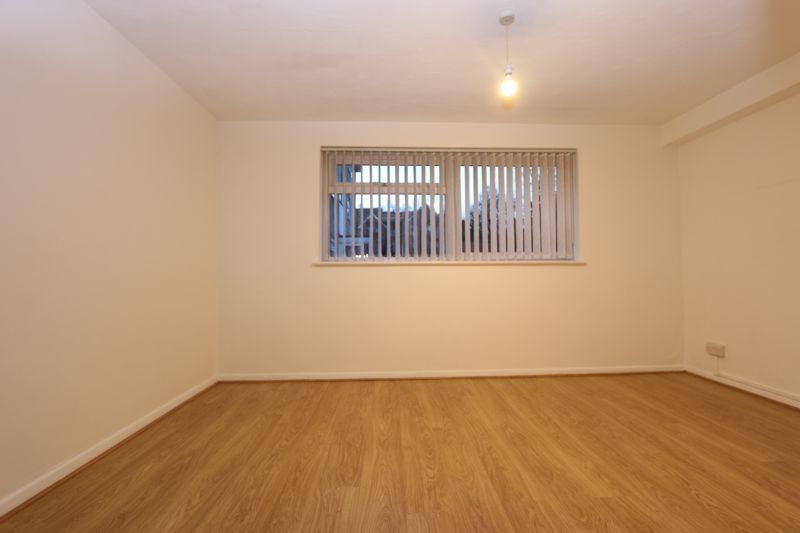 1 bed flat to rent in Queen Annes Gardens, Enfield EN1, £1,275 pcm Zoopla