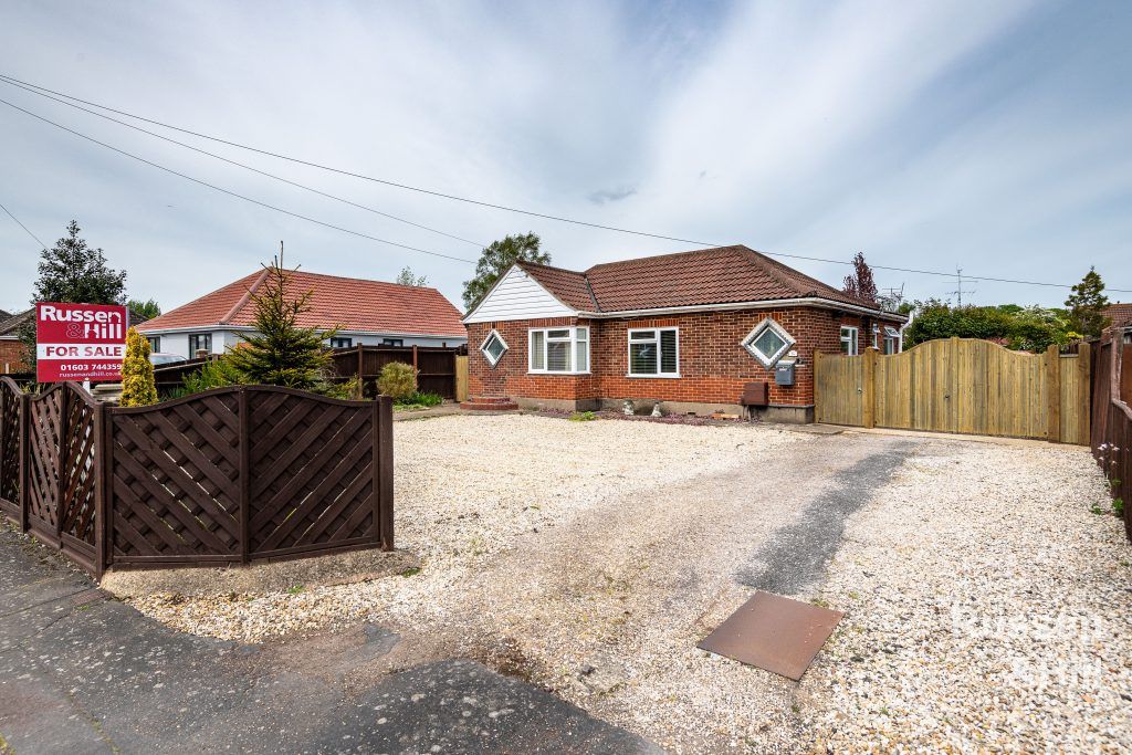 3 bed detached bungalow for sale in Upper Stafford Avenue, New