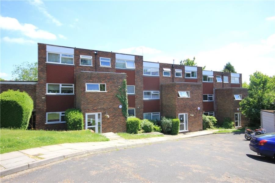 2 bed to rent in Woodlands Court, Woking GU22 Zoopla