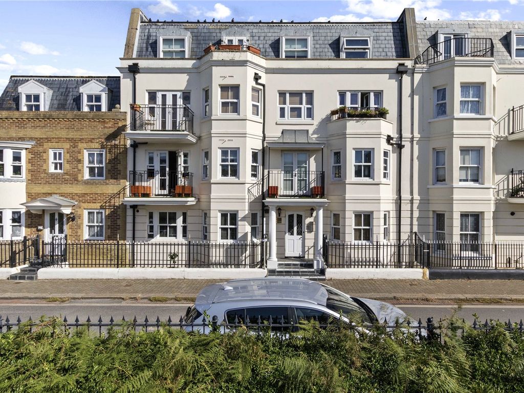 2 bed flat for sale in The Steyne, Bognor Regis, West Sussex PO21, £