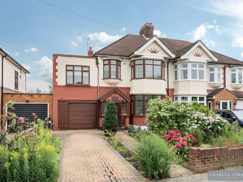 4 bed semidetached house for sale in Westmoreland Avenue, Hornchurch