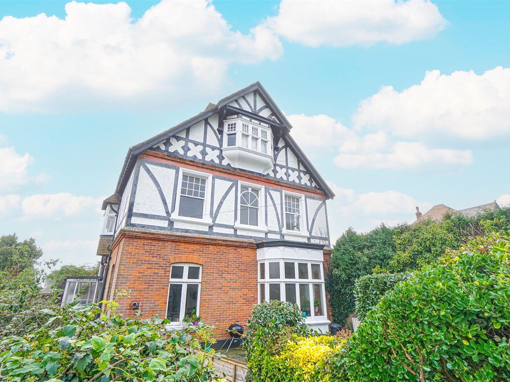 2 bed flat for sale in Amherst Gardens, Hastings TN34 Zoopla