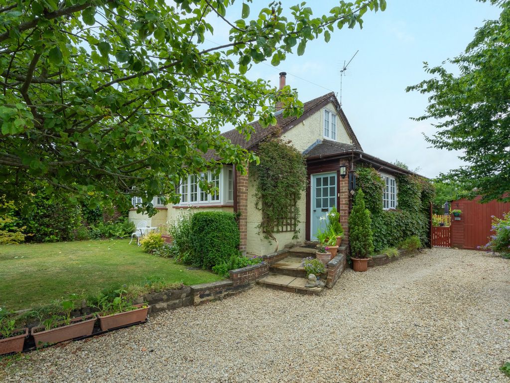 4 bed semidetached house for sale in South Row, Chilton OX11, £475,000