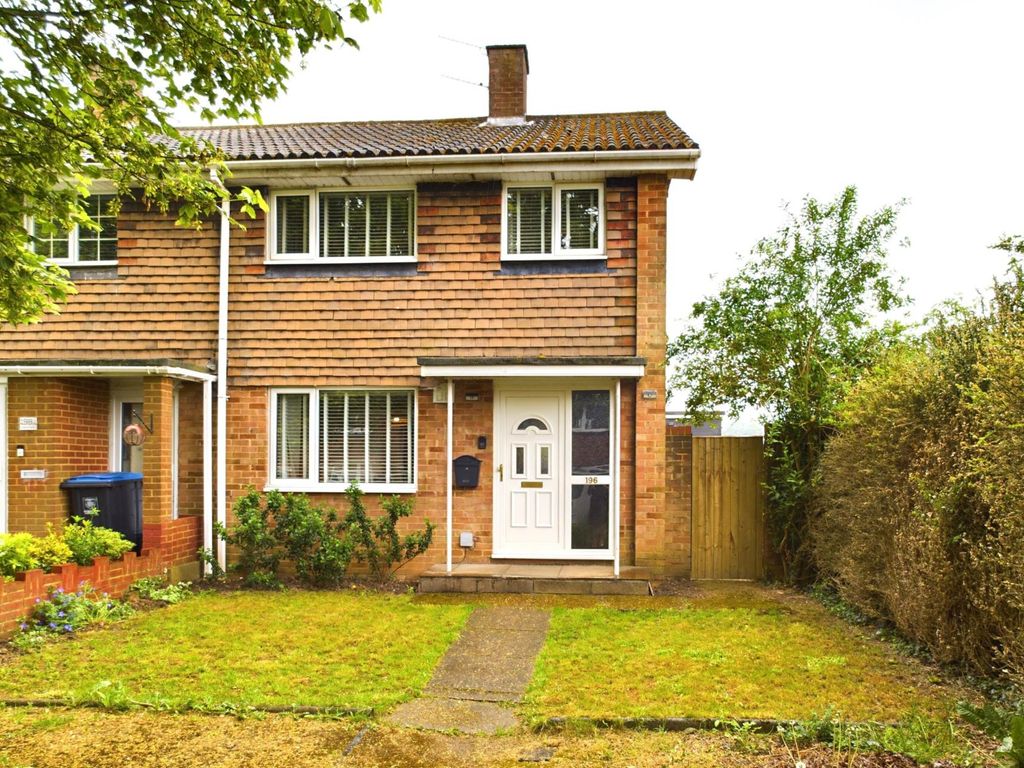 2 bed end terrace house for sale in Fennycroft Road, Gadebridge HP1, £