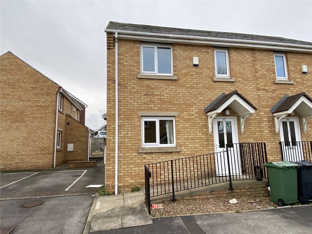 3 bed semidetached house for sale in Lemans Drive, Staincliffe