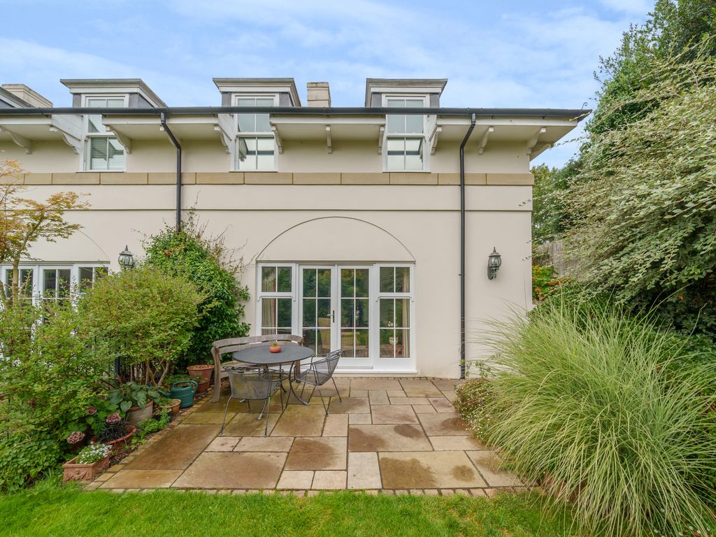 2 bed detached house for sale in Lower Teddington Road, Kingston Upon