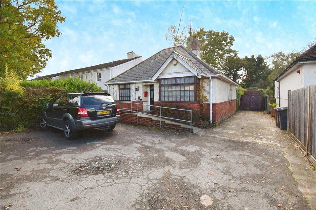 2 bed detached bungalow for sale in Botley Road, North Baddesley
