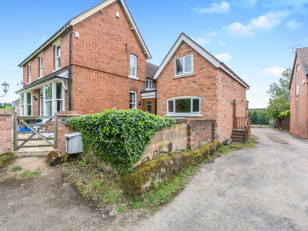 1 bed semidetached house to rent in Pikes Pool Lane, Finstall B60, £795 pcm Zoopla