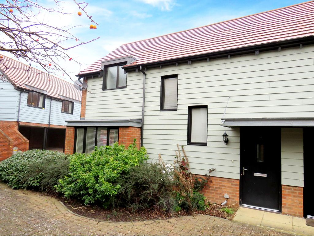 2 bed semidetached house to rent in Derby Drive, Leybourne, West
