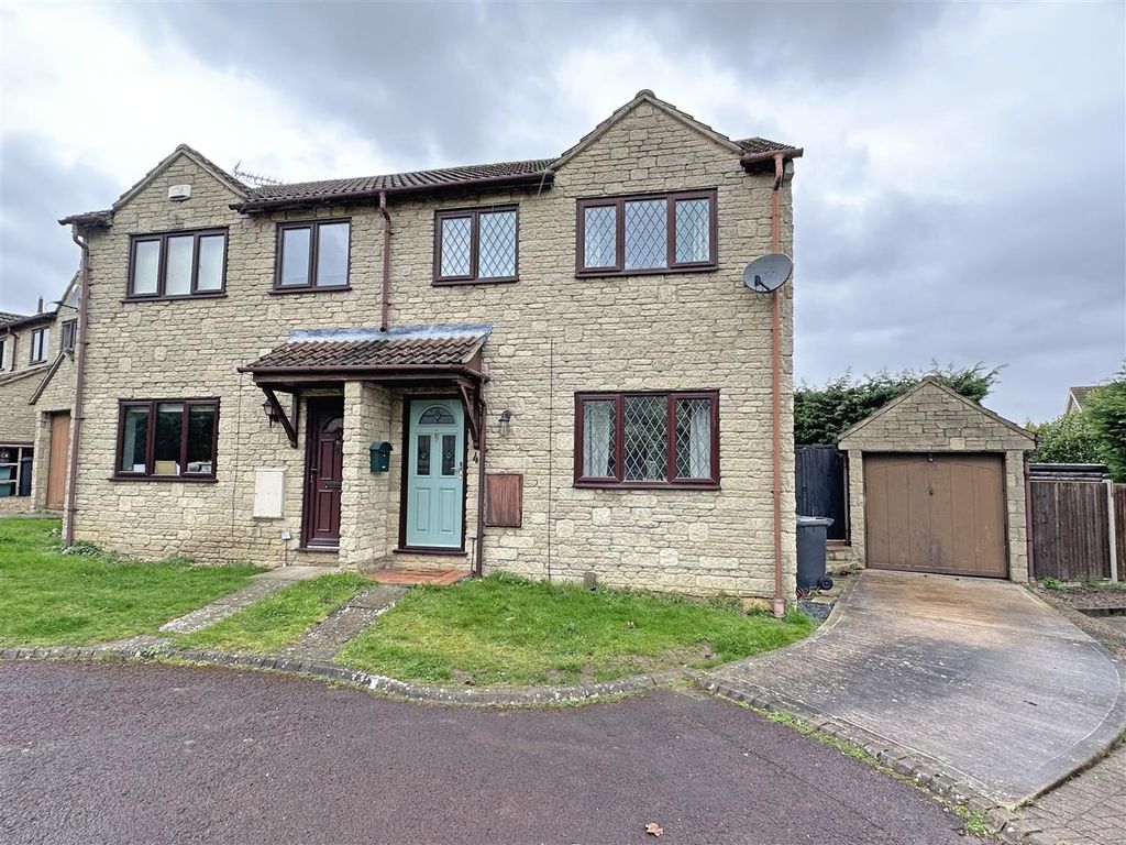 3 bed semidetached house for sale in Barn Close, Abbeydale, Gloucester