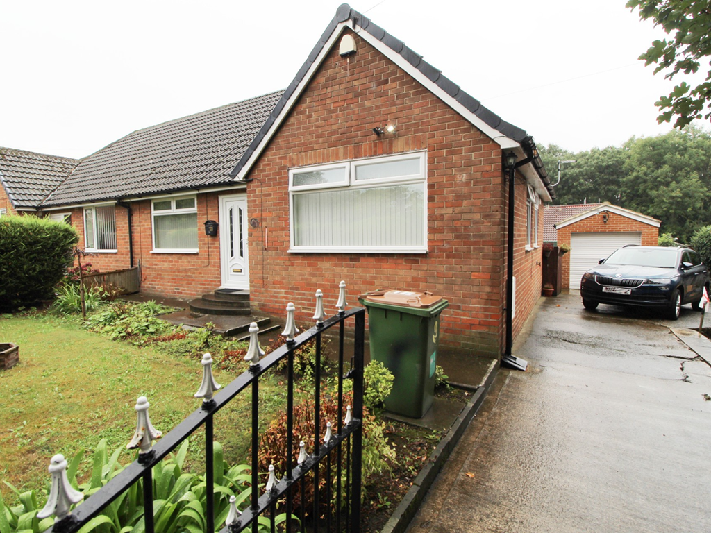3 bed semidetached house for sale in Meadow Close, Ormesby