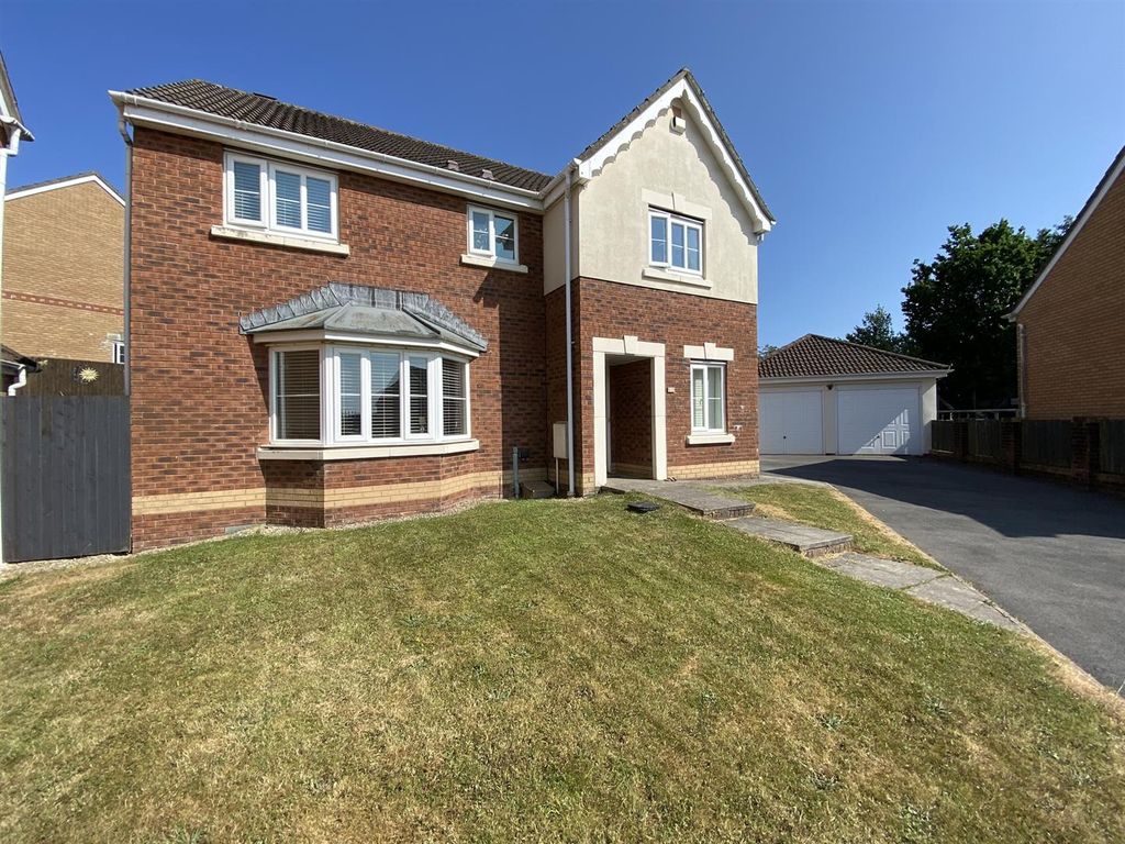 4 bed detached house for sale in Clos Bryn Haul, Llwynhendy, Llanelli