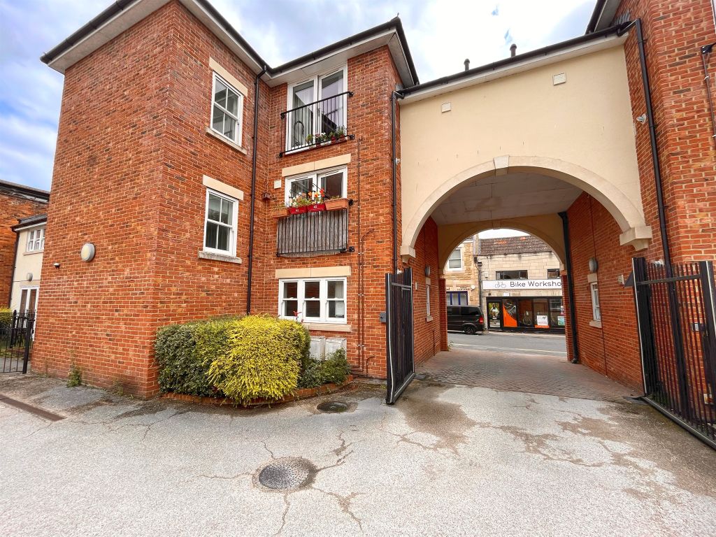 2 bed flat for sale in Duke Street, Trowbridge BA14, £110,000 Zoopla