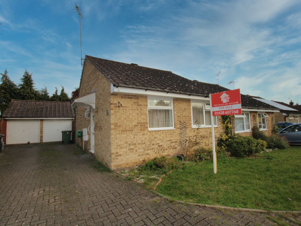 2 bed bungalow for sale in Lemon Grove, Bordon GU35, £295,000 Zoopla