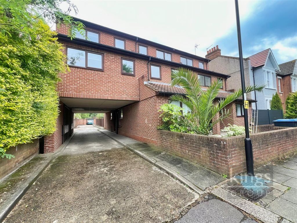1 bed flat for sale in Graeme Road, Enfield EN1, £249,999 Zoopla